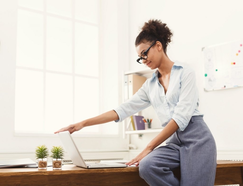 business-woman-opening-laptop-at-office-PU4ZAGW-1024x787